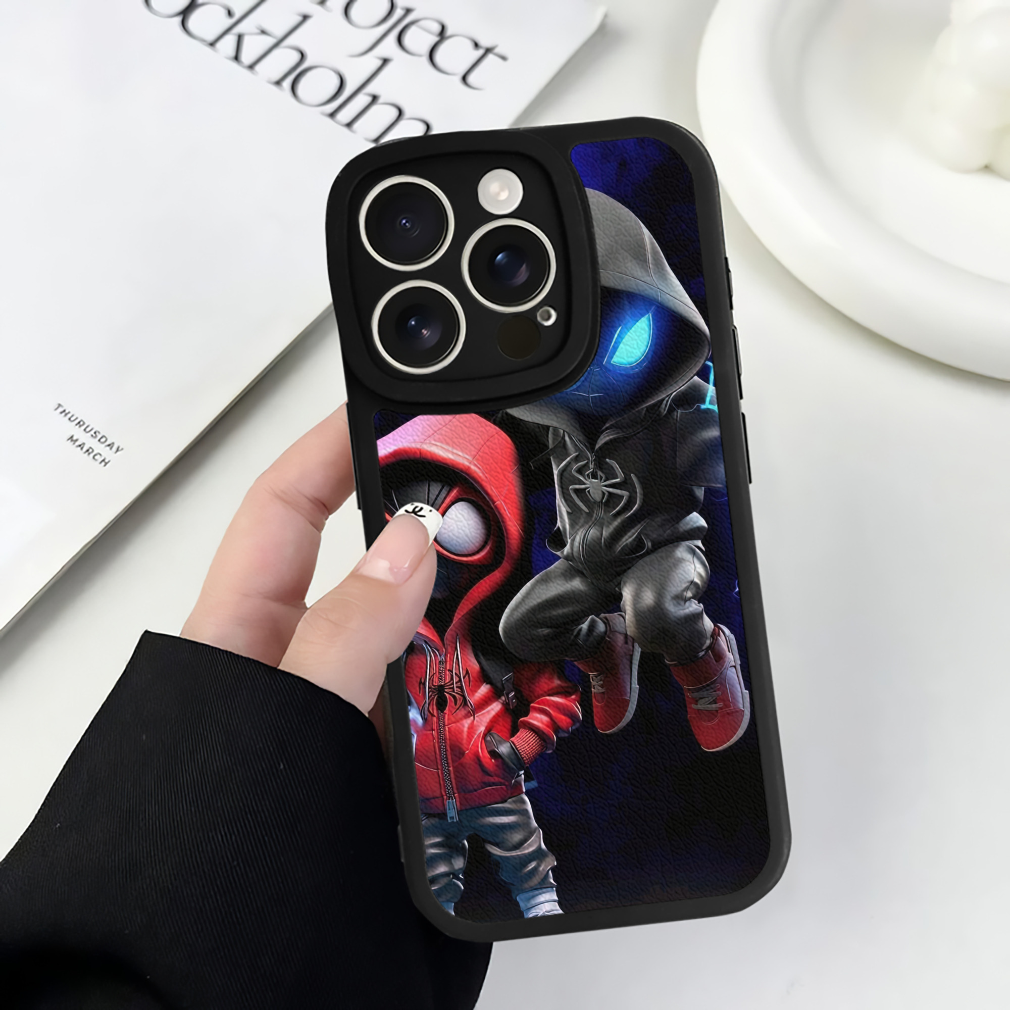 Spider Man スパイダーマン 【iPhone 16シリーズ対応】シリコンスマホケース（レザー調） 材質：シリコン